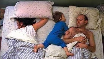 父母和孩子的雷人睡姿（组图）